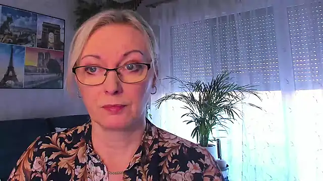 Snapshot of vanessa_chat chatting on April 21, 2026, 4:12 pm vanessa chat online show from April 21, 2026, 4:12 pm