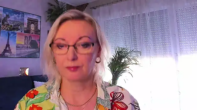 Snapshot of vanessa_chat chatting on May 19, 2026, 1:28 pm vanessa chat online show from May 19, 2026, 1:28 pm