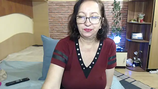 EvelyneFlirtyMilf online show from January 6, 2026, 3:54 am