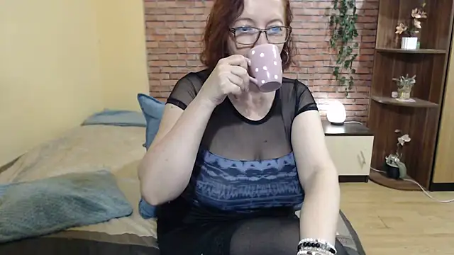 EvelyneFlirtyMilf online show from May 22, 2026, 4:52 am