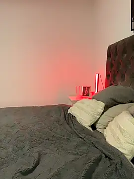 Snapshot of EllaMae chatting on November 1, 2025, 8:11 pm EllaMae online show from November 1, 2025, 8:11 pm