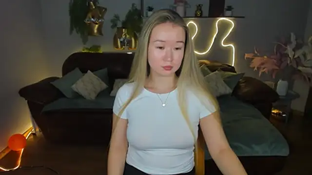 PollyOcean online show from November 17, 2025, 10:54 am