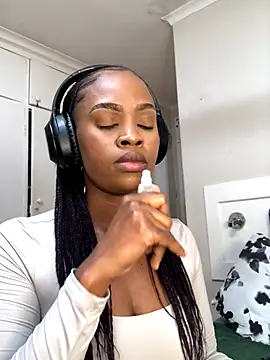 Snapshot of LuciousLips96 chatting on September 20, 2025, 9:54 am LuciousLips96 online show from September 20, 2025, 9:54 am
