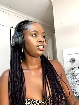 Snapshot of LuciousLips96 chatting on September 22, 2025, 9:33 am LuciousLips96 online show from September 22, 2025, 9:33 am