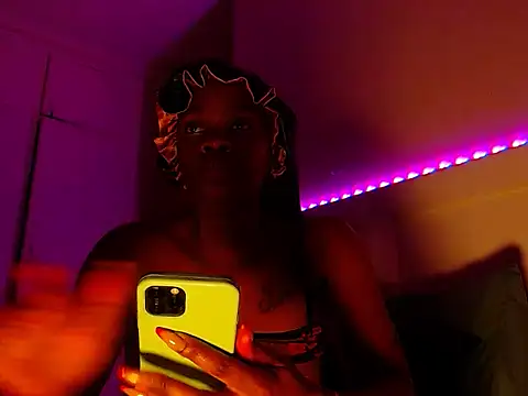 Snapshot of LuciousLips96 chatting on July 16, 2026, 10:05 pm LuciousLips96 online show from July 16, 2026, 10:05 pm