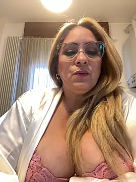 Snapshot of x_elena_x chatting on February 11, 2025, 11:54 am x elena x online show from February 11, 2025, 11:54 am