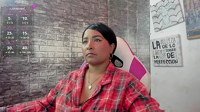 Snapshot of paola_ih chatting on July 15, 2026, 2:22 pm paola ih online show from July 15, 2026, 2:22 pm