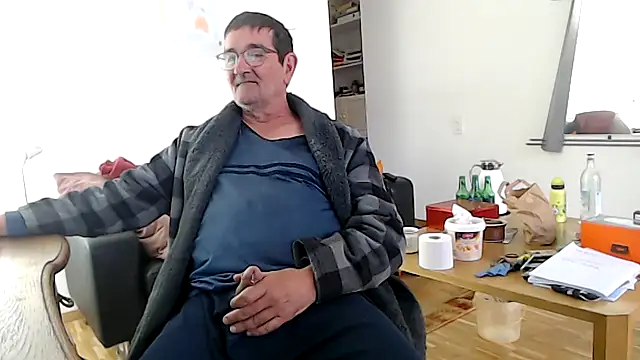 Snapshot of silvio-aus-luzern-CH chatting on April 18, 2026, 7:12 am silvio-aus-luzern-CH online show from April 18, 2026, 7:12 am