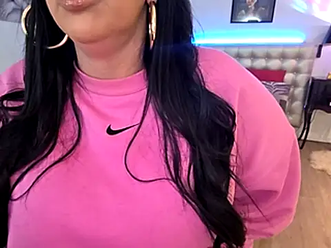 TiffanyRoxx online show from November 27, 2025, 7:05 pm