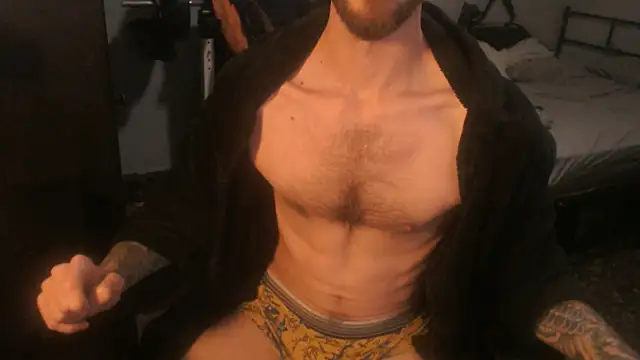 Snapshot of SexxxyLouis chatting on April 5, 2026, 9:39 am SexxxyLouis online show from April 5, 2026, 9:39 am