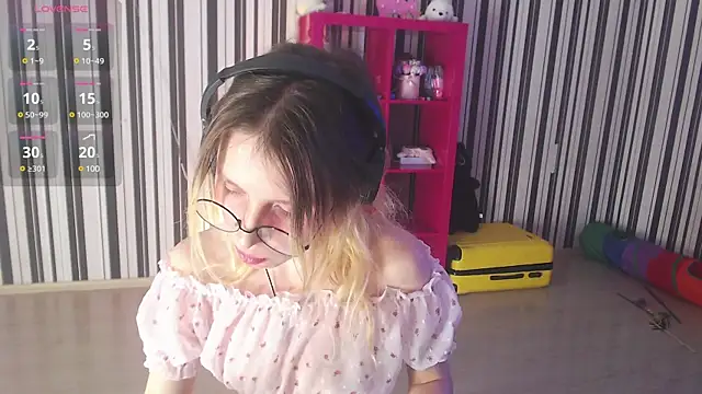 Snapshot of _Hanna_Moon_ chatting on December 18, 2024, 7:26 am Hanna Moon online show from December 18, 2024, 7:26 am