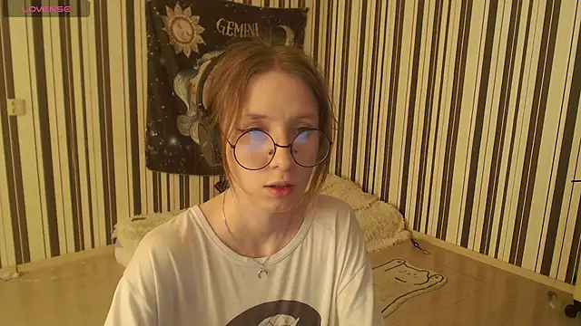 Snapshot of _Hanna_Moon_ chatting on October 1, 2025, 2:45 pm Hanna Moon online show from October 1, 2025, 2:45 pm