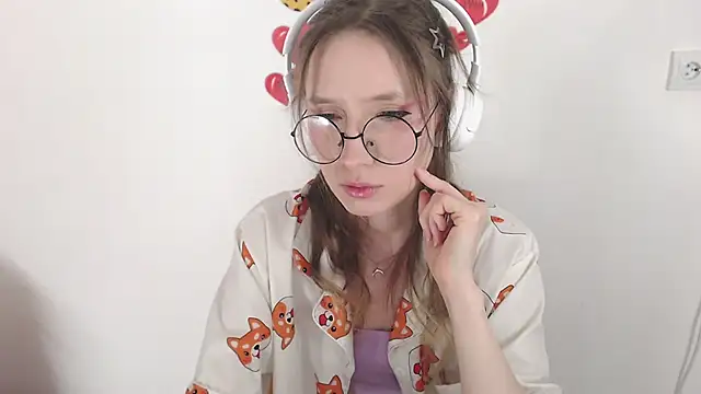  Hanna Moon  online show from April 22, 2026, 10:17 am
