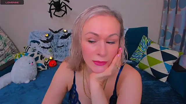 EllenMoore online show from October 30, 2025, 3:08 am