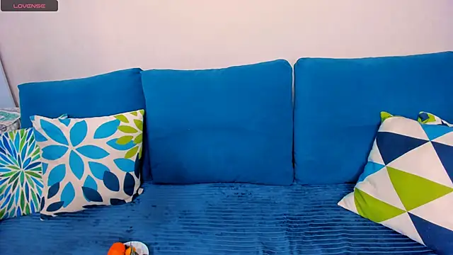 EllenMoore online show from November 17, 2025, 3:01 am