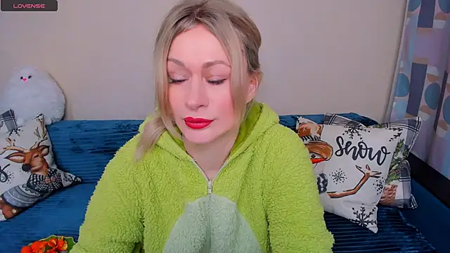 Snapshot of EllenMoore chatting on March 5, 2026, 3:02 am EllenMoore online show from March 5, 2026, 3:02 am
