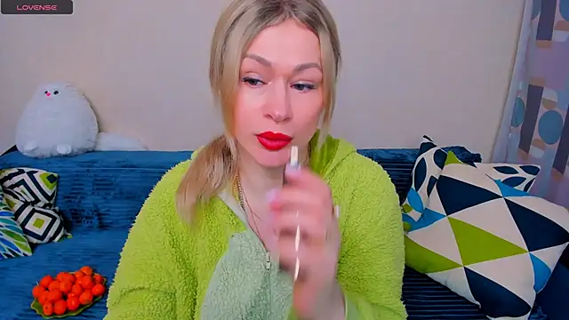 Snapshot of EllenMoore chatting on March 8, 2026, 3:10 am EllenMoore online show from March 8, 2026, 3:10 am