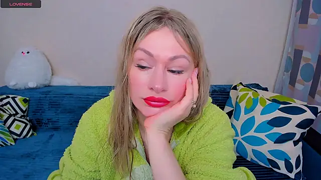 Snapshot of EllenMoore chatting on March 11, 2026, 3:01 am EllenMoore online show from March 11, 2026, 3:01 am