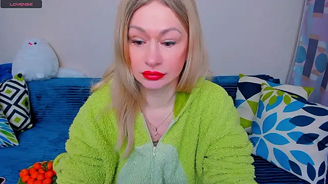 Snapshot of EllenMoore chatting on March 14, 2026, 3:23 am EllenMoore online show from March 14, 2026, 3:23 am