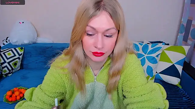 Snapshot of EllenMoore chatting on March 16, 2026, 3:12 am EllenMoore online show from March 16, 2026, 3:12 am
