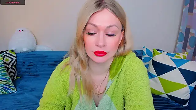 Snapshot of EllenMoore chatting on March 18, 2026, 3:09 am EllenMoore online show from March 18, 2026, 3:09 am