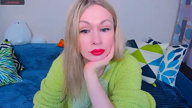 Snapshot of EllenMoore chatting on March 19, 2026, 3:10 am EllenMoore online show from March 19, 2026, 3:10 am