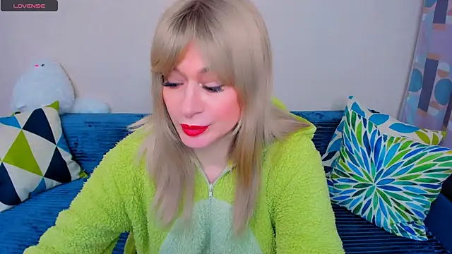 Snapshot of EllenMoore chatting on March 27, 2026, 3:12 am EllenMoore online show from March 27, 2026, 3:12 am