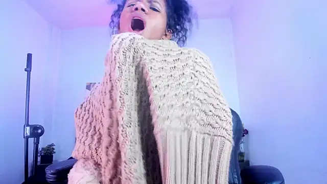 Ellie Alves online show from November 19, 2025, 2:39 pm