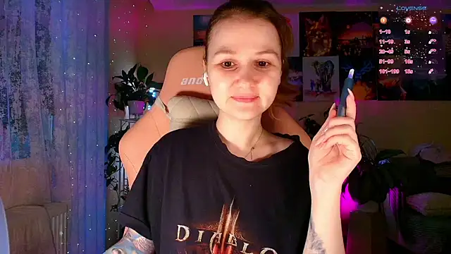 Snapshot of GoodWitch_ chatting on December 18, 2025, 7:25 am GoodWitch online show from December 18, 2025, 7:25 am