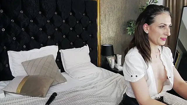 LisaCroft online show from February 17, 2025, 9:13 am