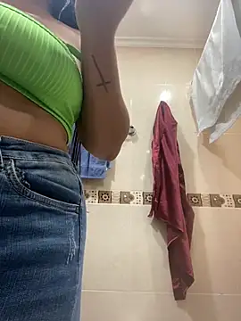 Fancyxlove online show from November 6, 2025, 12:39 pm