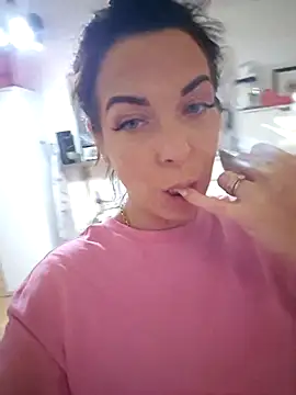 Snapshot of Almmaxxxx chatting on October 30, 2025, 5:02 pm Almmaxxxx online show from October 30, 2025, 5:02 pm