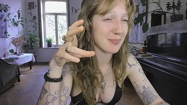 Miranda2 0 online show from October 7, 2025, 6:43 am