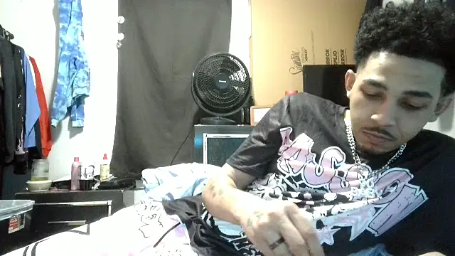 Snapshot of bigdickjojo69 chatting on February 15, 2026, 2:08 am bigdickjojo69 online show from February 15, 2026, 2:08 am