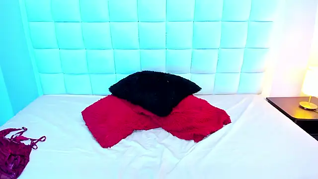 teresasroom  online show from February 13, 2025, 12:32 pm