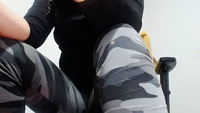 Snapshot of dalilasquirt1 chatting on October 25, 2025, 11:40 am dalilasquirt1 online show from October 25, 2025, 11:40 am