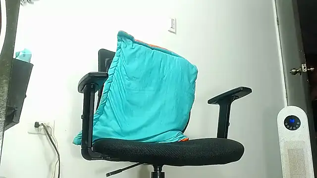 dalilasquirt1 online show from April 2, 2026, 8:34 am