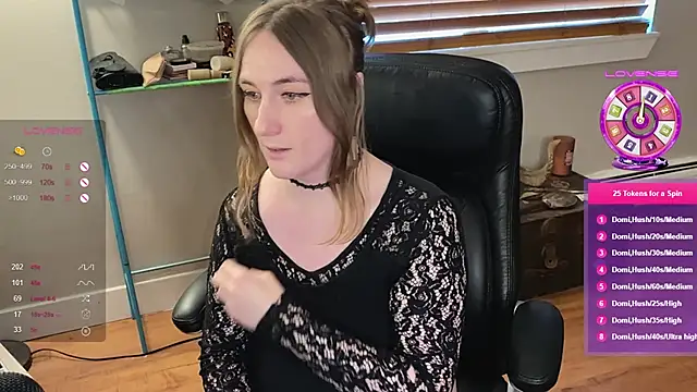 luluvaladon online show from February 26, 2025, 1:11 am