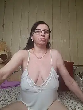 Snapshot of Amberhotqueen chatting on February 28, 2025, 8:42 am Amberhotqueen online show from February 28, 2025, 8:42 am