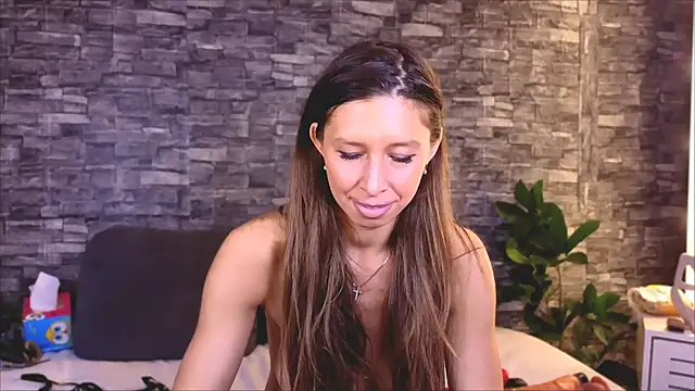 Snapshot of JennyPisik chatting on October 4, 2025, 11:08 am JennyPisik online show from October 4, 2025, 11:08 am