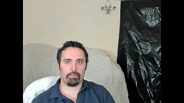 Snapshot of Metalstud chatting on November 17, 2025, 3:12 am Metalstud online show from November 17, 2025, 3:12 am