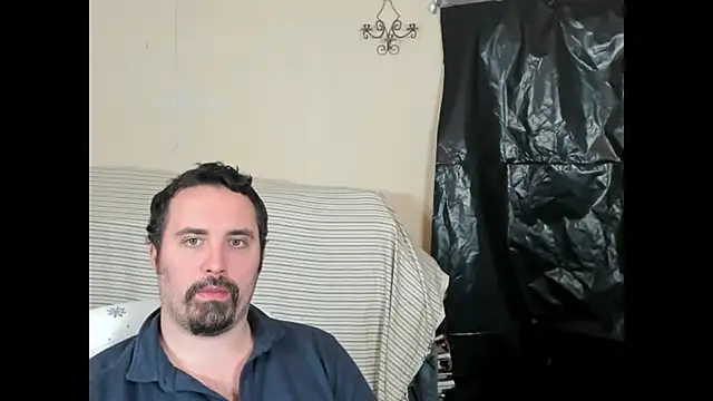 Snapshot of Metalstud chatting on November 20, 2025, 12:22 am Metalstud online show from November 20, 2025, 12:22 am