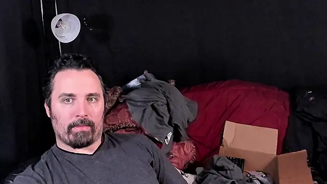 Snapshot of Metalstud chatting on December 1, 2025, 7:02 am Metalstud online show from December 1, 2025, 7:02 am