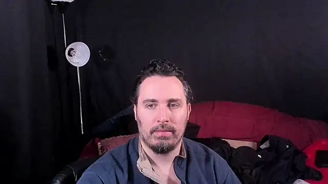 Snapshot of Metalstud chatting on December 19, 2025, 2:40 am Metalstud online show from December 19, 2025, 2:40 am