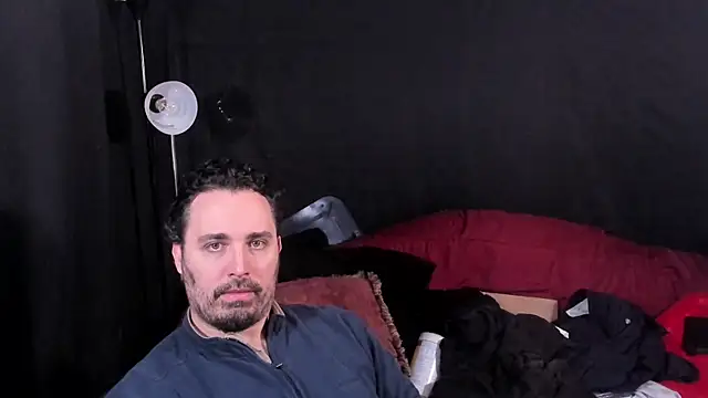 Snapshot of Metalstud chatting on December 19, 2025, 7:21 pm Metalstud online show from December 19, 2025, 7:21 pm