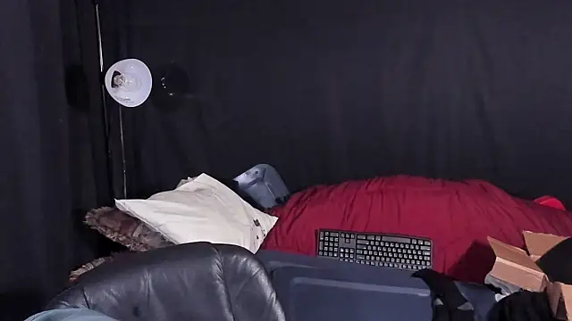 Snapshot of Metalstud chatting on January 8, 2026, 2:19 pm Metalstud online show from January 8, 2026, 2:19 pm