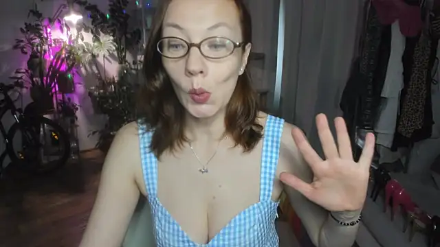 Snapshot of Constancia_pure chatting on June 2, 2026, 3:03 pm Constancia pure online show from June 2, 2026, 3:03 pm