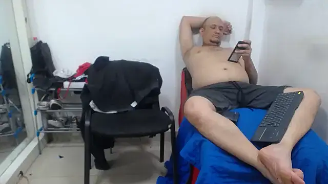 Snapshot of Meloncillo_And_BabyLiss chatting on March 21, 2025, 12:07 am Meloncillo And BabyLiss online show from March 21, 2025, 12:07 am