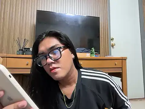 Snapshot of Cerafica143 chatting on October 20, 2025, 5:02 pm Cerafica143 online show from October 20, 2025, 5:02 pm