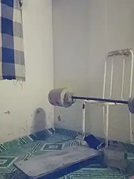 tarra122 online show from April 16, 2026, 9:39 pm